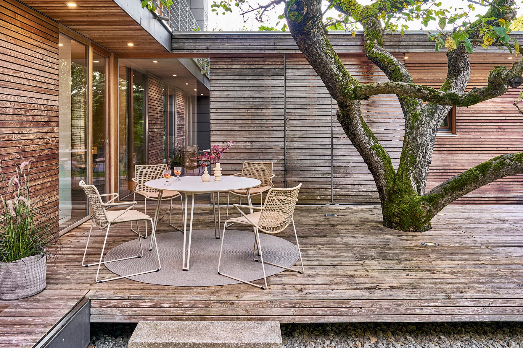 SLOPE Sessel Gestell perlbeige mit Kordelgeflecht sand