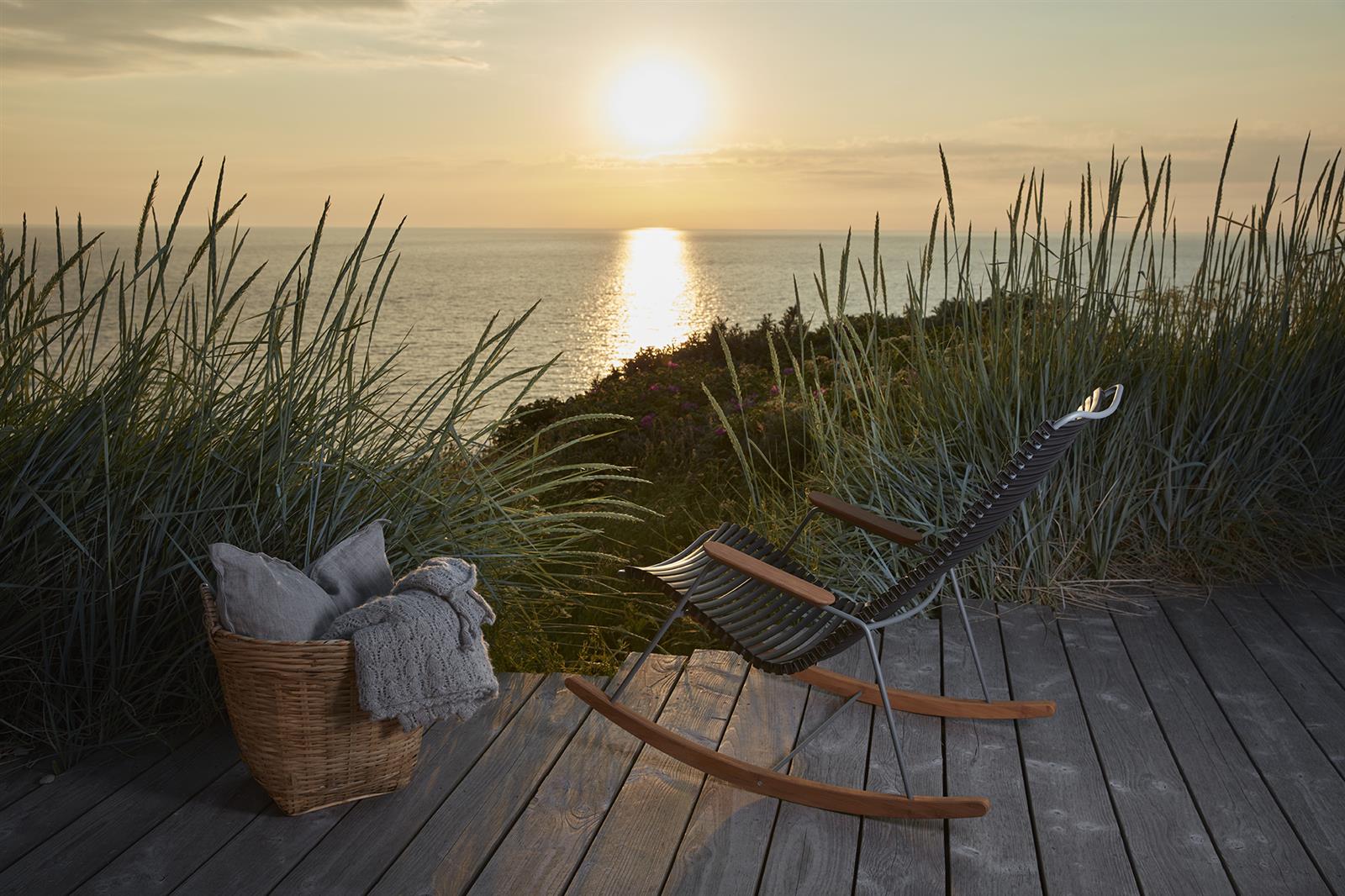 CLICK Schaukelstuhl dark grey mit Bambus Armlehne