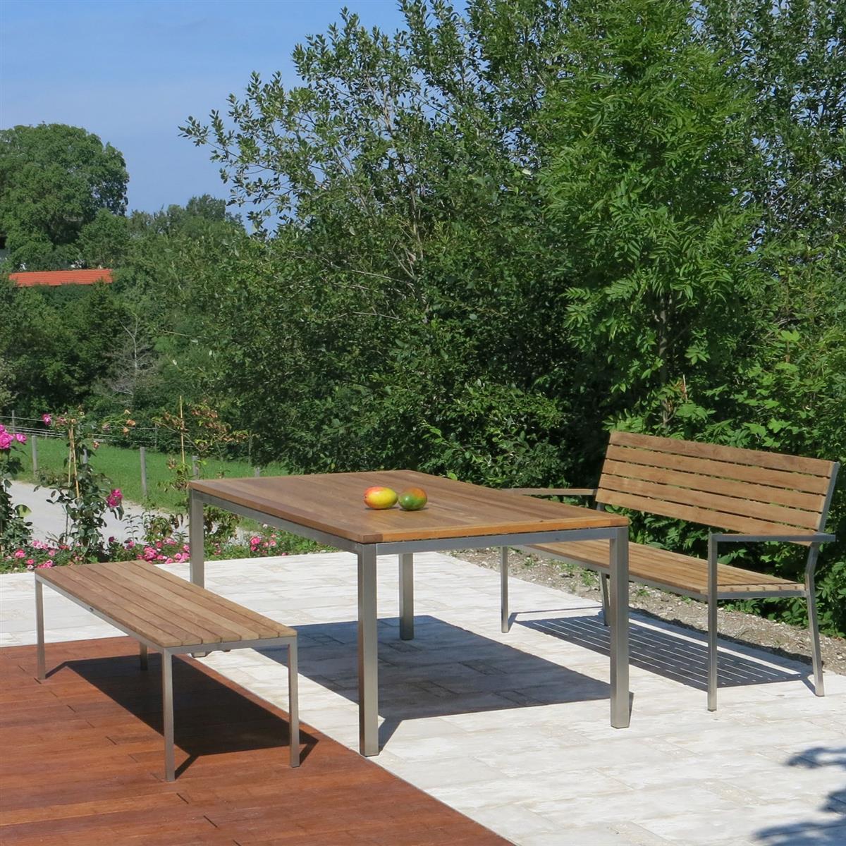 Linear Bank mit Arm- und Rückenlehne