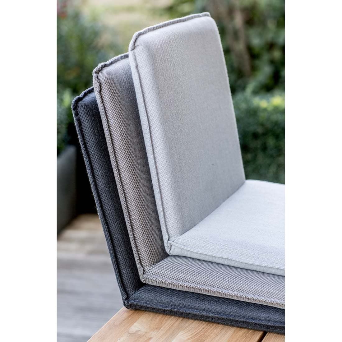 Nette Sitzschale in Batyline Eden silbergrau 45 x 47 x 47 cm