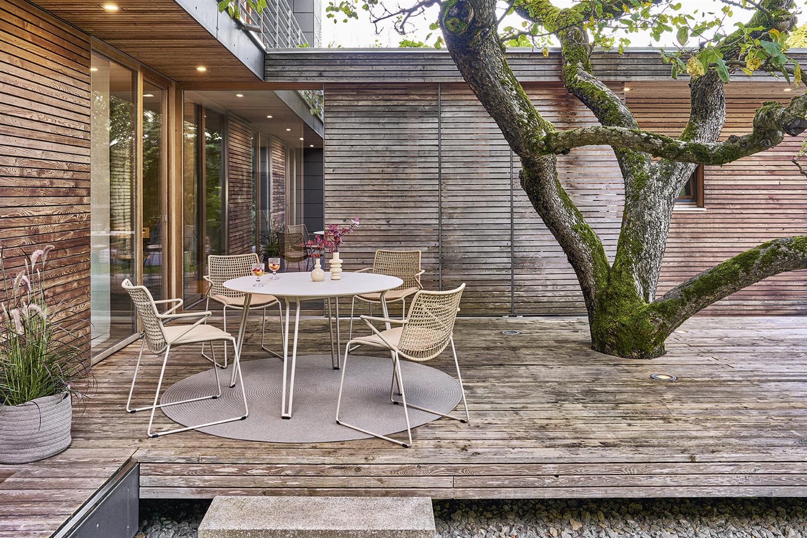 SLOPE Sessel Gestell perlbeige mit Kordelgeflecht sand