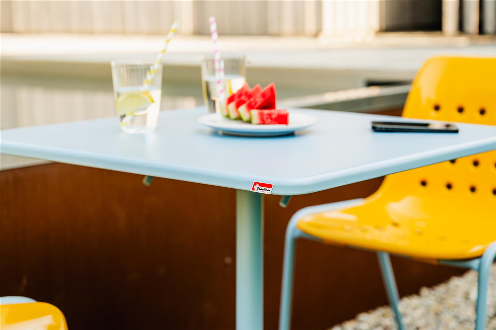 Schaffhausen Glasfaser Tisch 70x70 pastellblau