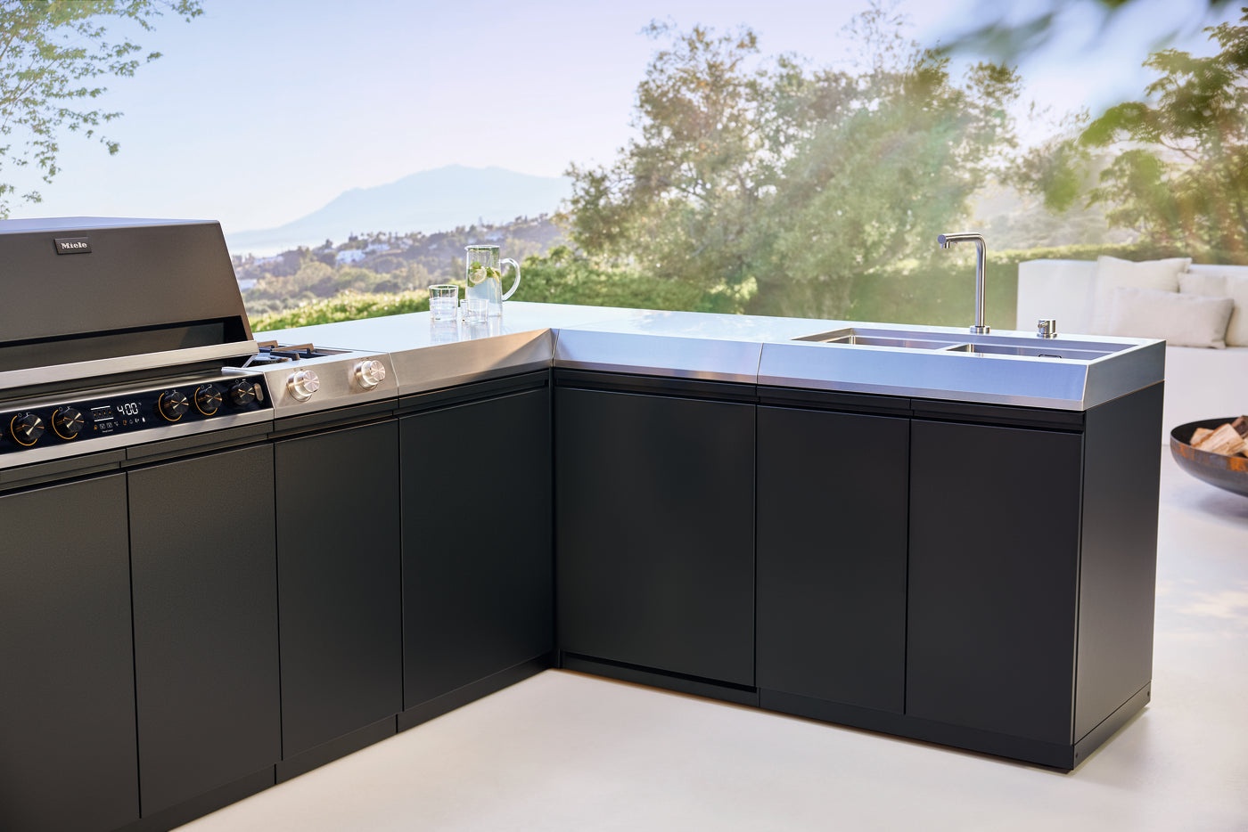 Eckschrank mit Auszugskörben